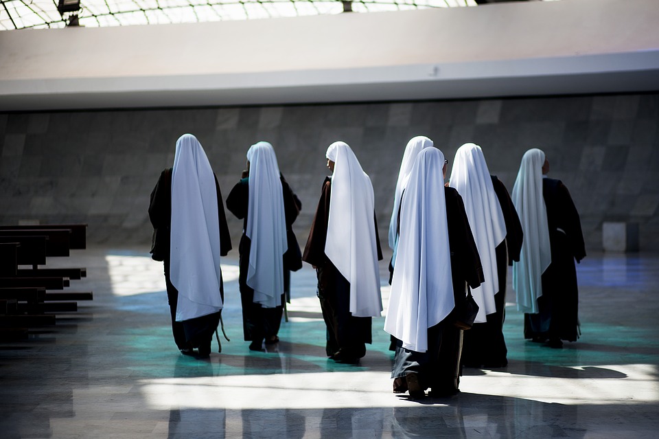 nuns-4153008_960_720