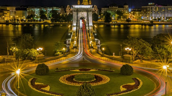 chain-bridge-111329_1920