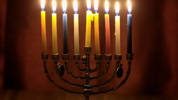 hanukkah-judaism-candlestick-candles